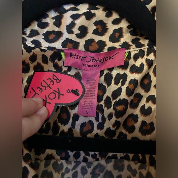 NWT Betsey Johnson Brushed Back Satin Leopard Lime Green Pajama Set Size S - Picture 2 of 12